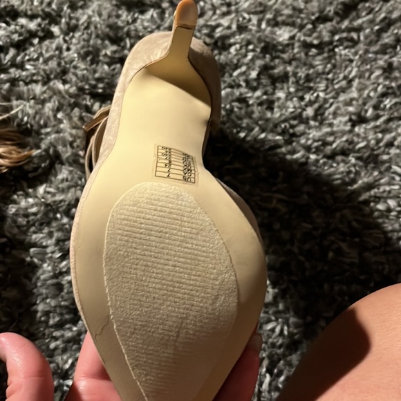 High heels - Picture 3 of 4